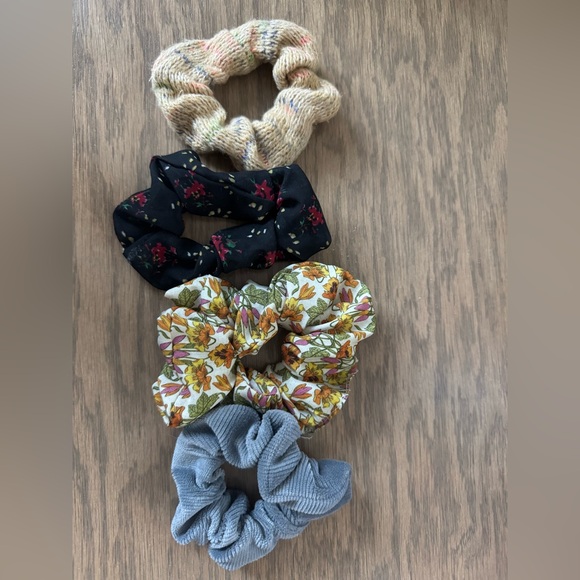 Free People Accessories - Bundle of Four Free People Scrunchies